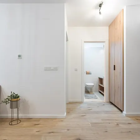 Whispering Shelter I 1 Bedroom Apt In Aviatiei With Free Parking * بوخارست