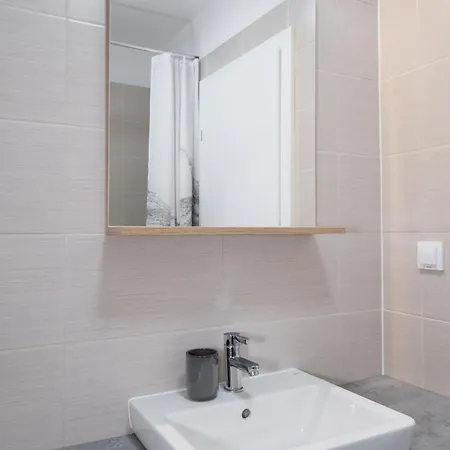 Whispering Shelter I 1 Bedroom Apt In Aviatiei With Free Parking شقة *