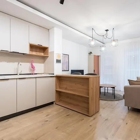 Whispering Shelter I 1 Bedroom Apt In Aviatiei With Free Parking * بوخارست